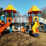 320px-Playground_equipment_in_Kiwanis_Park 320px-Playground_equipment_in_Kiwanis_Park